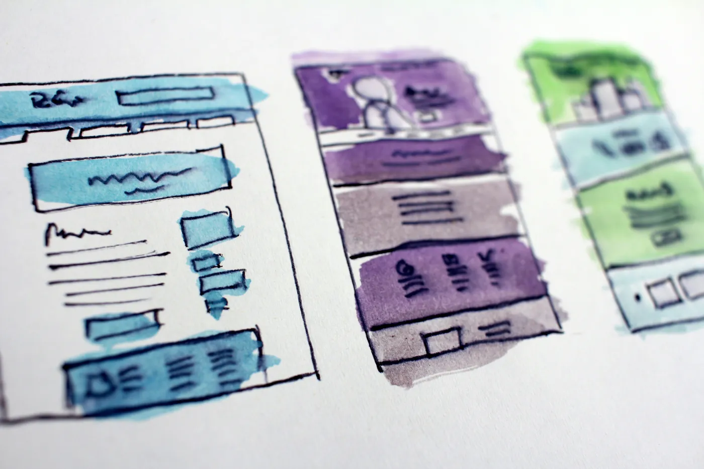 Creazione app: prototipi delle schermate disegnati a mano su carta prima dello sviluppo